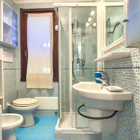 Apartman Fronte Con Parcheggio - Rainbow House *